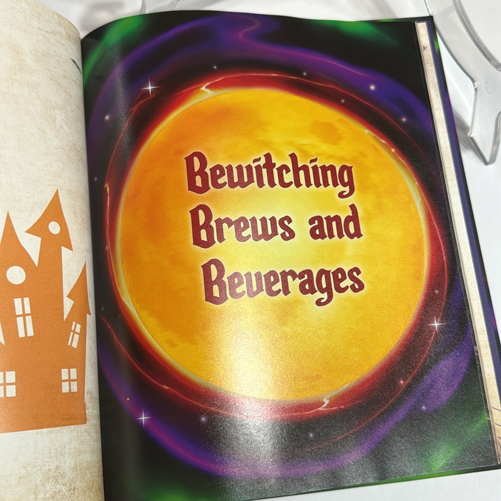 THE UNOFFICIAL HOCUS POCUS COOKBOOK - Picture 4 of 5